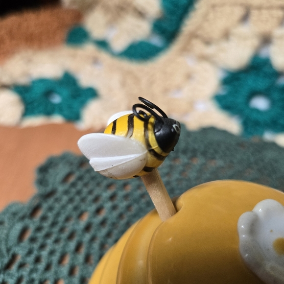 Ceramic Honey Miel Beehive Yellow Gold with Honey Dipper - Picture 11 of 12